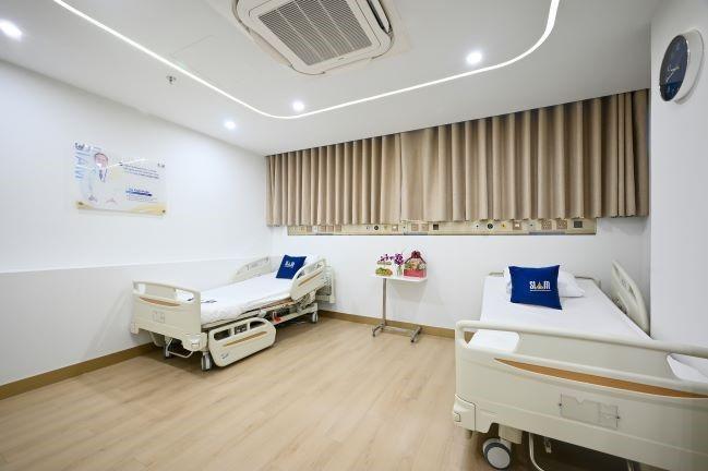 Phòng hậu phẫu của bệnh viện được trang đầy đủ tiện nghi. Ảnh: Siam Thailand